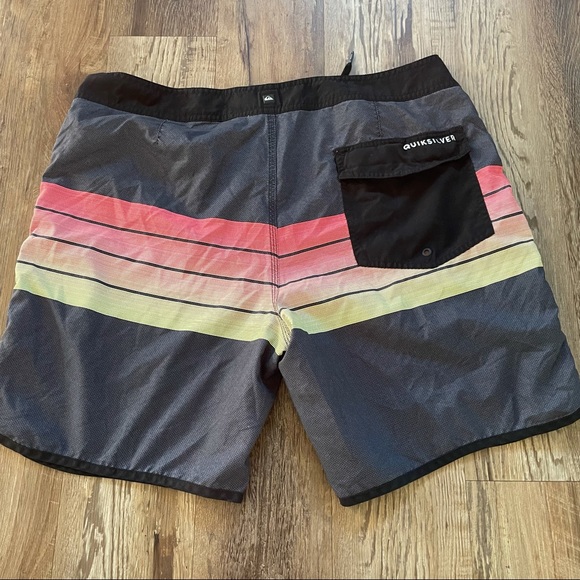 Quiksilver men’s board shorts 38 - Picture 4 of 4